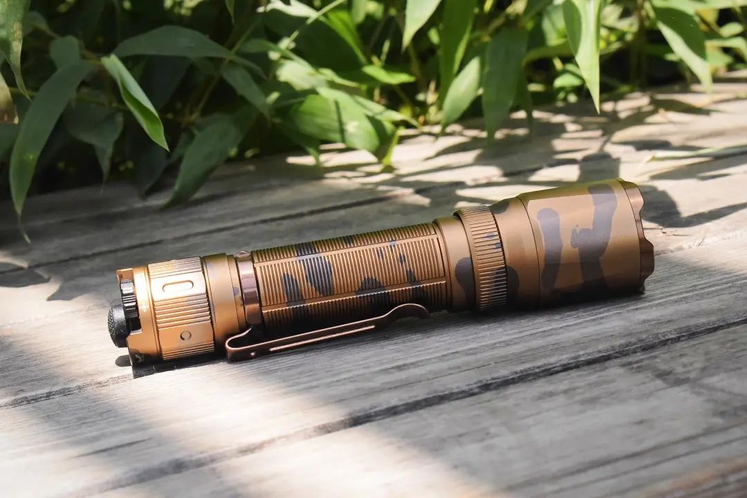 配色養(yǎng)眼，實(shí)力兼具！FENIX TK20R UE戰(zhàn)術(shù)手電體驗(yàn) Feature Image
